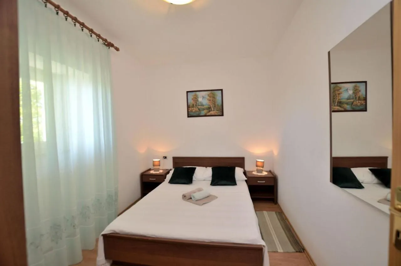 Apartments Mariano contacts